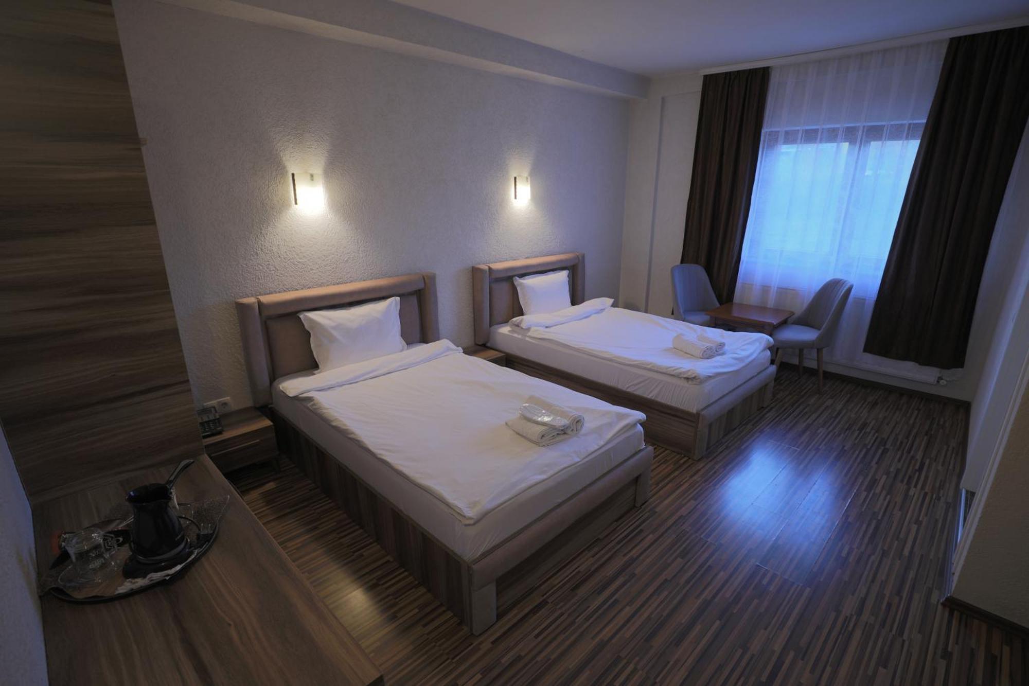 Hotel Denis Pristina Exterior photo