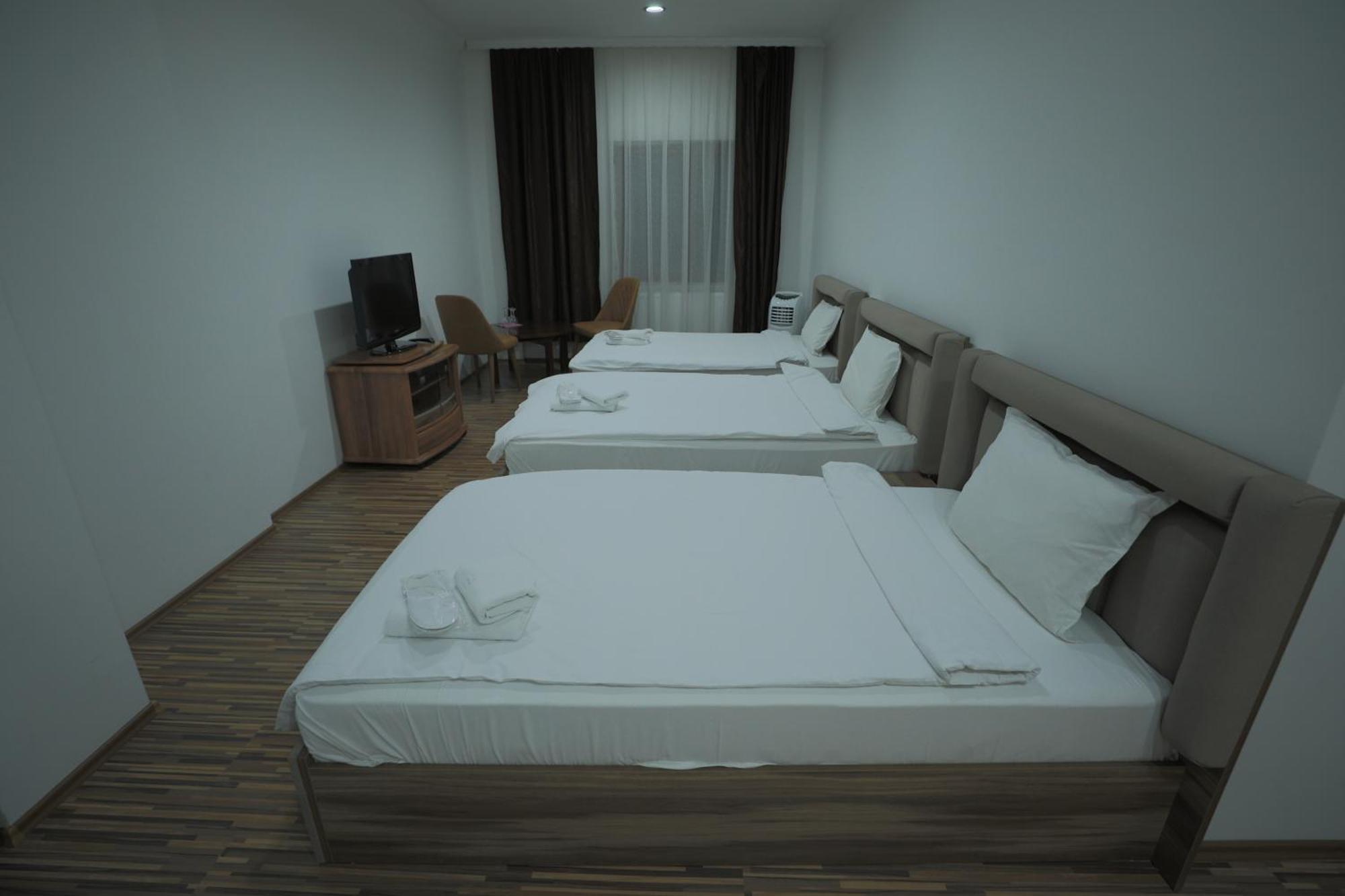 Hotel Denis Pristina Exterior photo