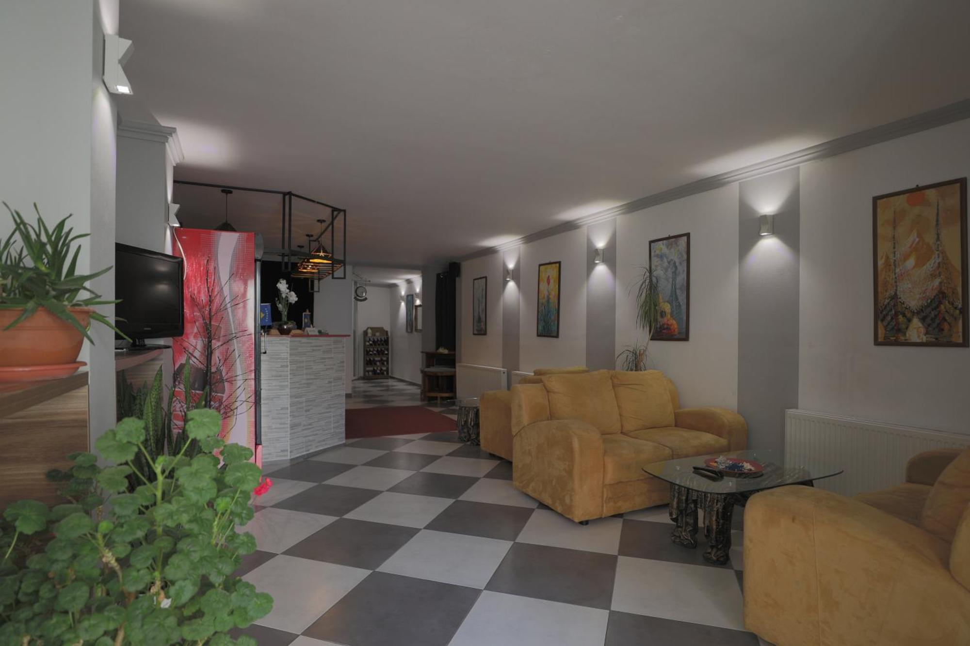 Hotel Denis Pristina Exterior photo
